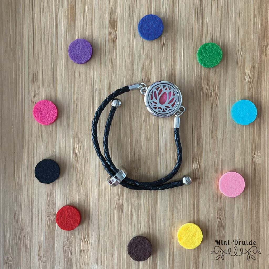 1014-Bracelet_cuir_lotus